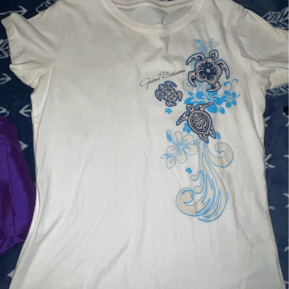 Del sol shirt changes color in sunlight